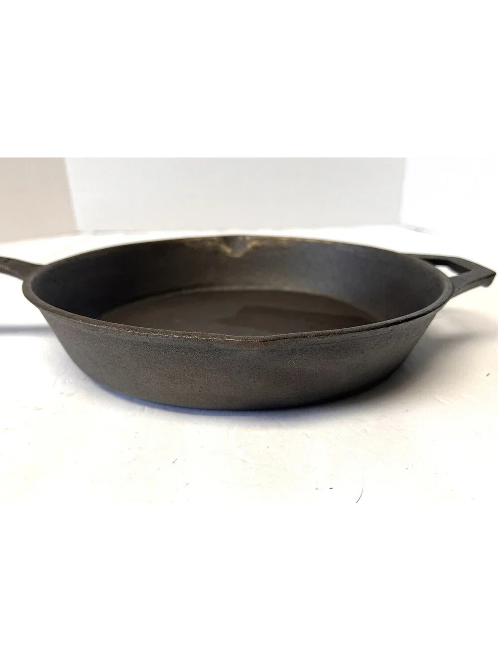 Unmarked #1 Cast Iron Double Spout Skillet 10 Inch